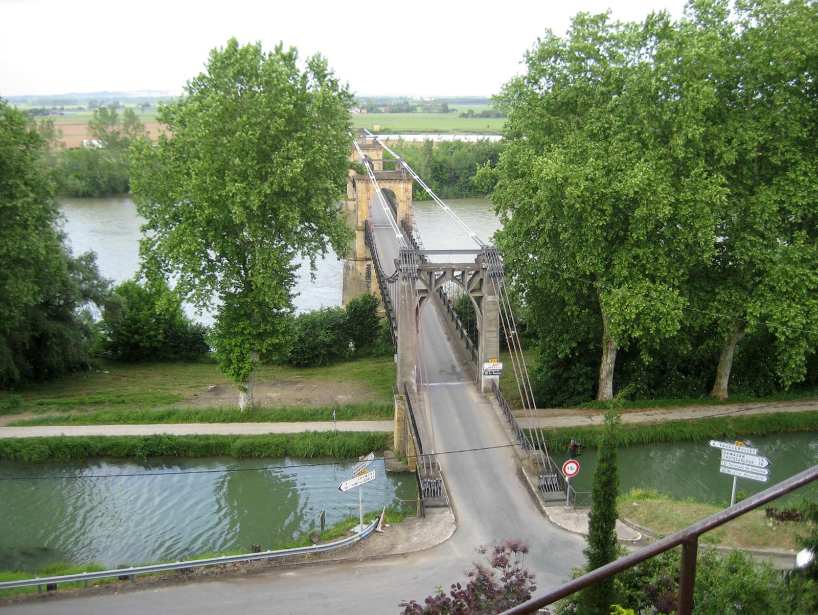 Bridge_over_the_Canal_de_Garonne_and_the_Garonne_river._Le_Mas-d'Agenais_(département_de_Lot-et-Garonne,_France)_-_panoramio