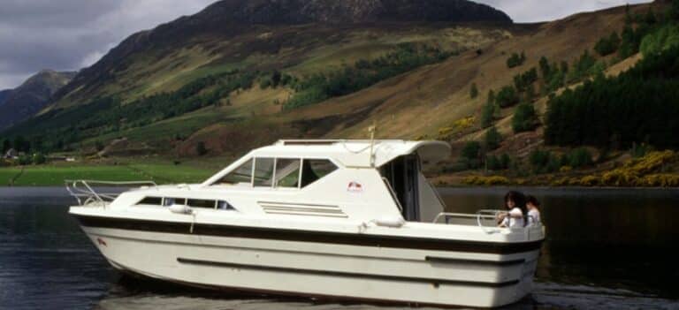 Houseboat Cygnet