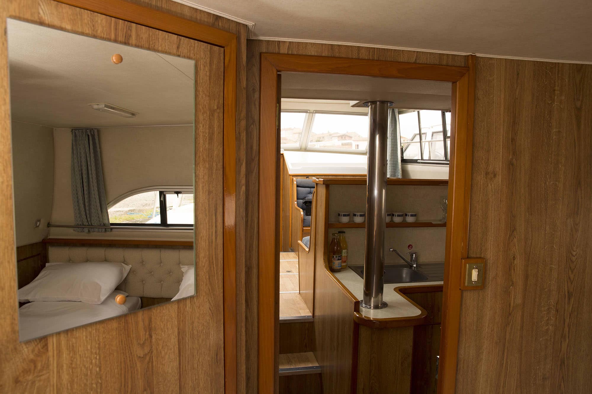 Houseboat Clipper