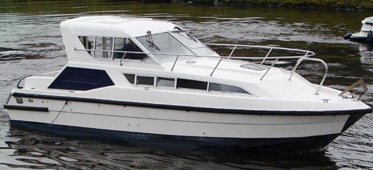 Houseboat kingfisher