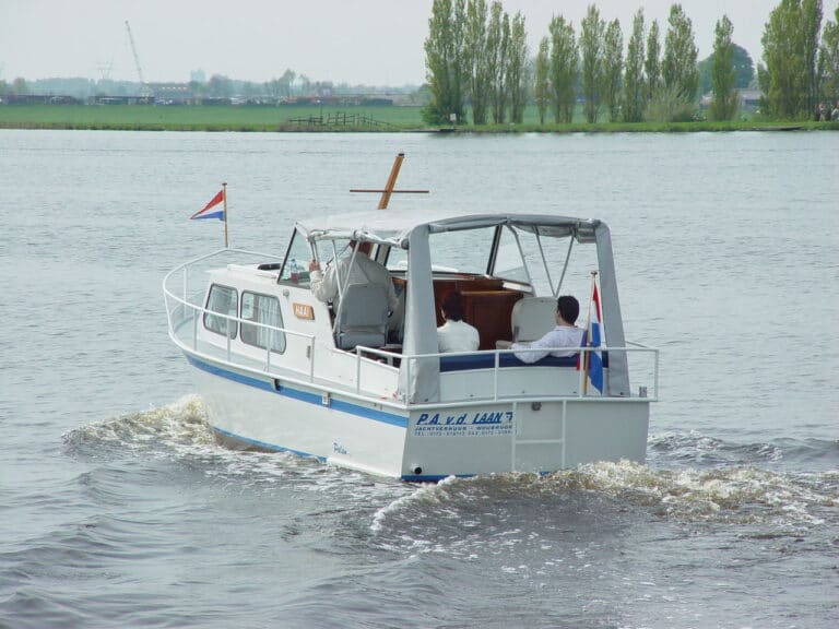 Houseboat p.a. van-der laan palan 800